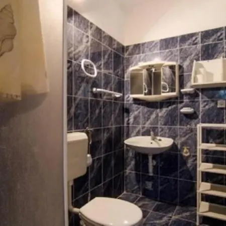 Lägenhet Apartman Uz More